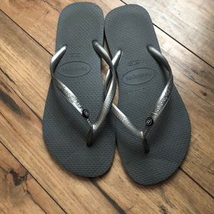 Pure Barre Havaianas flip flops